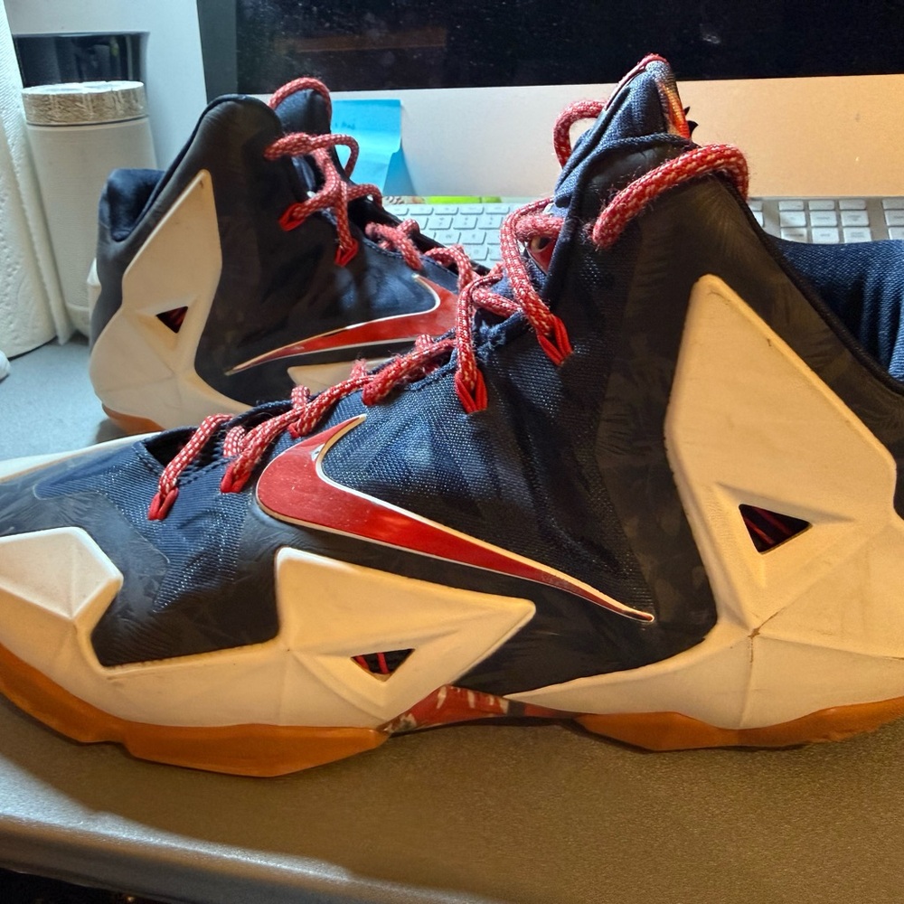 Nike Men's Athletic Shoes - Black and Red